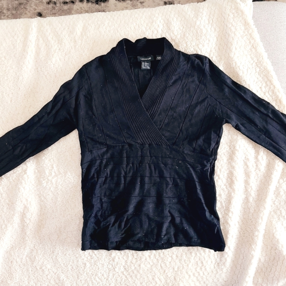 💖 Vermani Black Wrap-Style Top